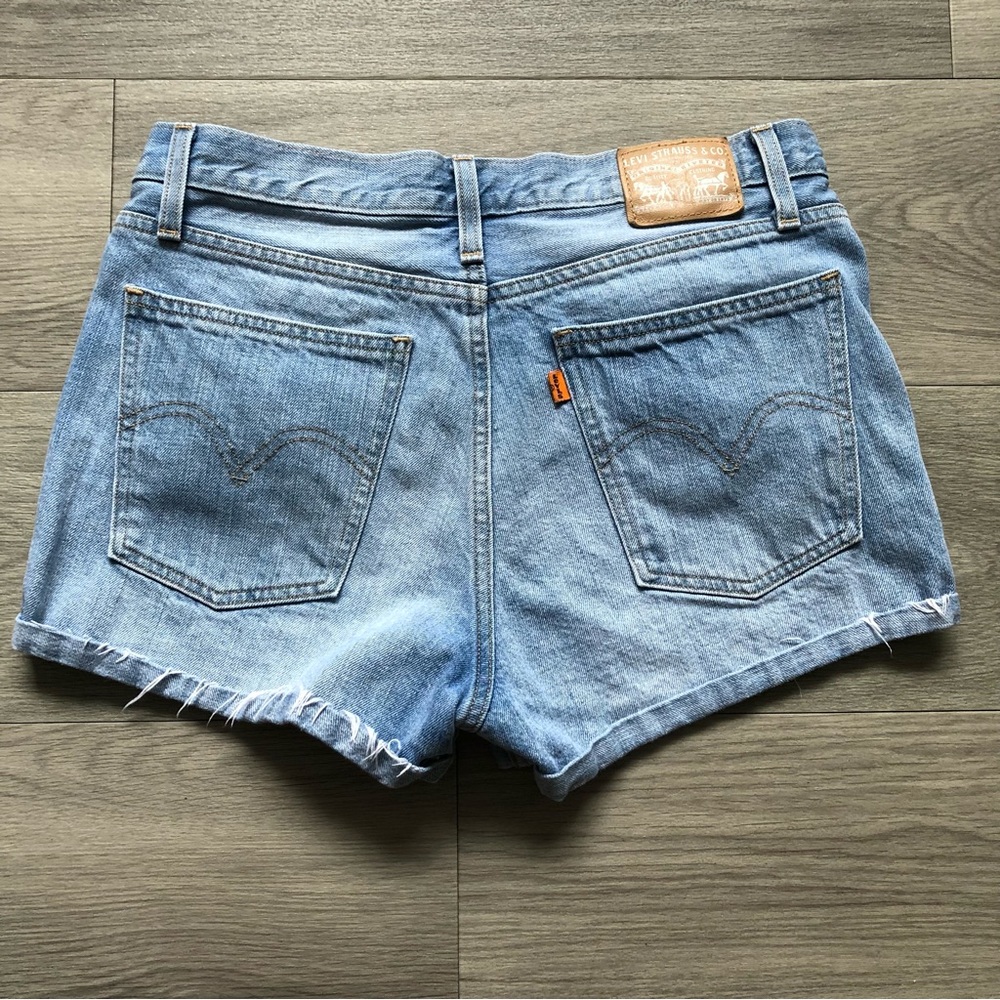 Levi’s denim high rise shorts size 29